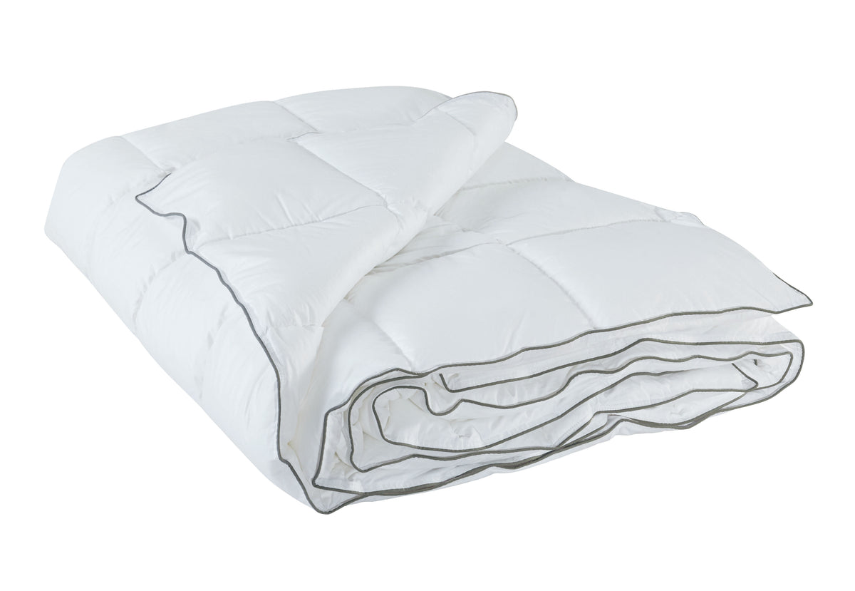 Comfitude Weighted 25 LB Full/Queen Comforter 90” X 90”